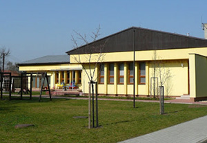 Základní škola (Komořany)